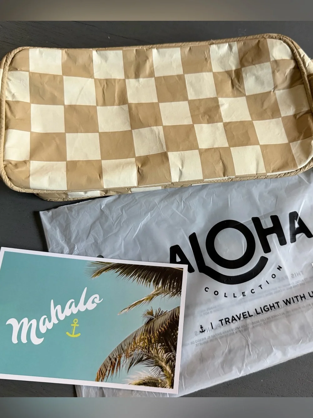 ALOHA COLLECTION CHECKMATE DOPP KIT CREME/DUNE